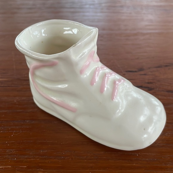 VTG Pottery Baby Shoe - Picture 1 of 5